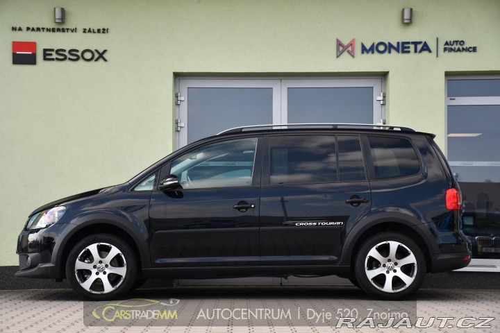 Volkswagen Touran 2.0TDi CROSS NAVI VÝHŘEV 2012