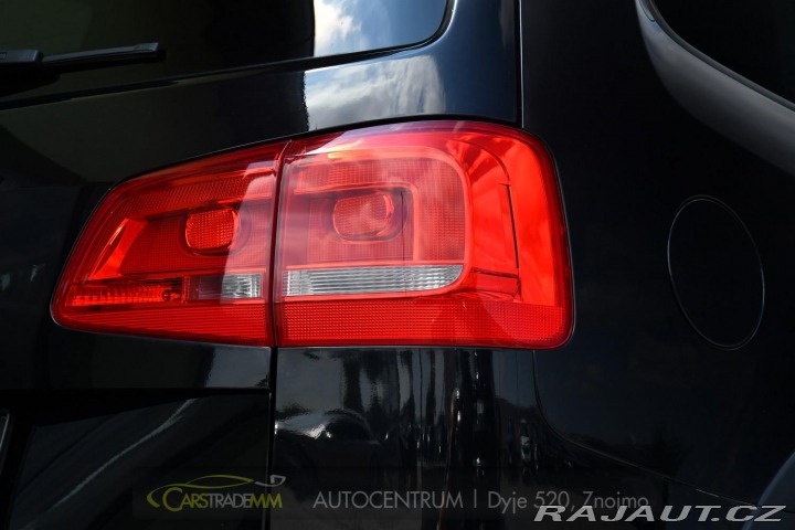 Volkswagen Touran 2.0TDi CROSS NAVI VÝHŘEV 2012