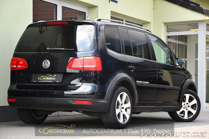 Volkswagen Touran 2.0TDi CROSS NAVI VÝHŘEV 2012