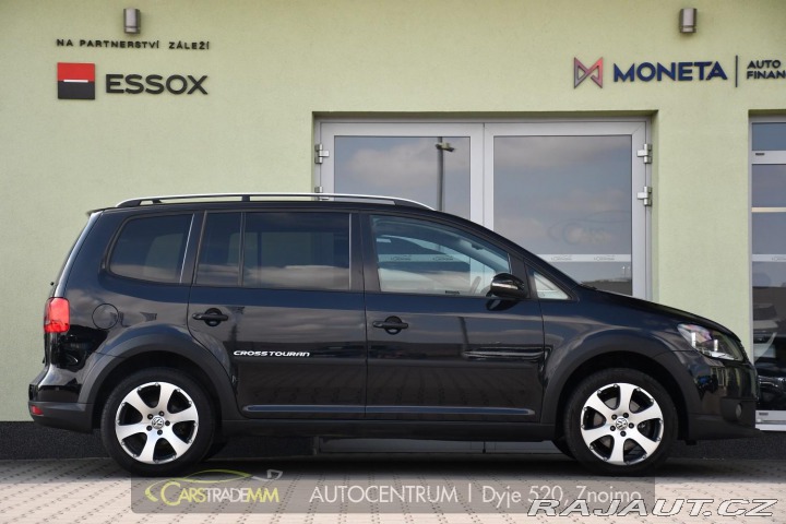 Volkswagen Touran 2.0TDi CROSS NAVI VÝHŘEV 2012