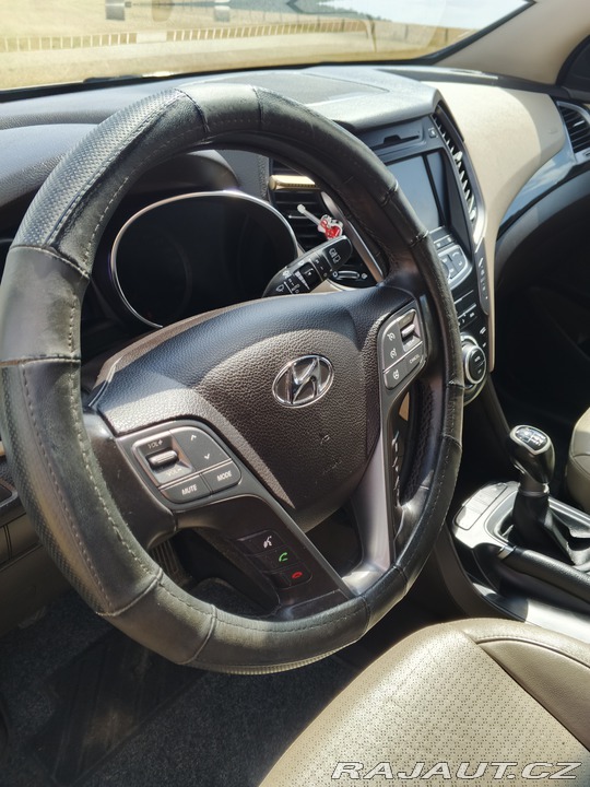 Hyundai Santa Fe SUV 2013