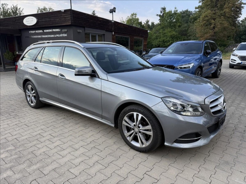Mercedes-Benz E E 300de Hybrid Vzduch