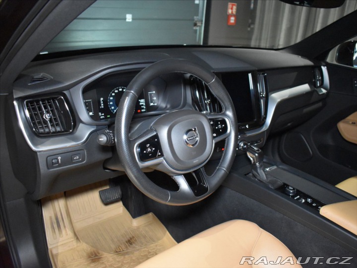 Volvo XC60 2,0 D4 AWD Momentum Tažné 2018