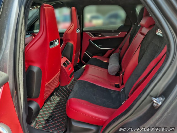 Jaguar F-Pace 5,0 V8 AWD SVR 405 kW 2021