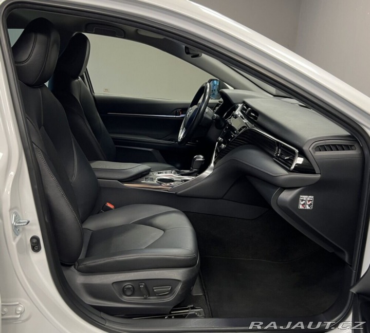 Toyota Camry 2,5 Hybrid AT Executive 2020