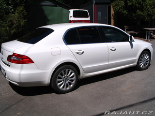 Škoda Superb sedan 2012