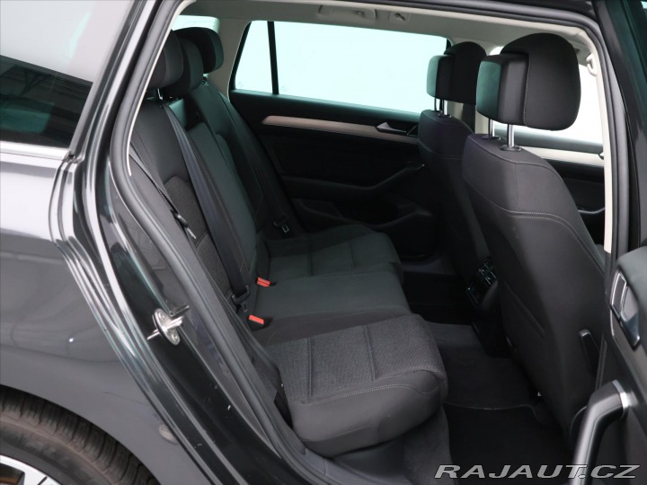 Volkswagen Passat 2,0 TDI 110kW DSG LED 1.M 2018