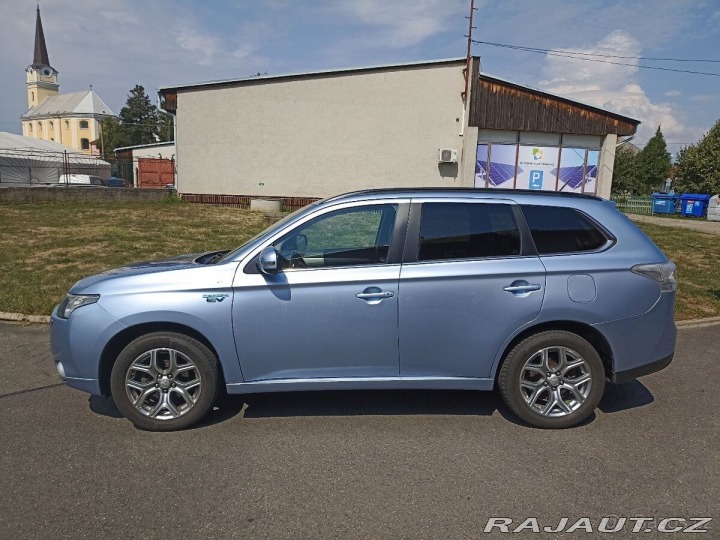 Mitsubishi Outlander 2,0 PHEV 4×4 – plug-in 2014