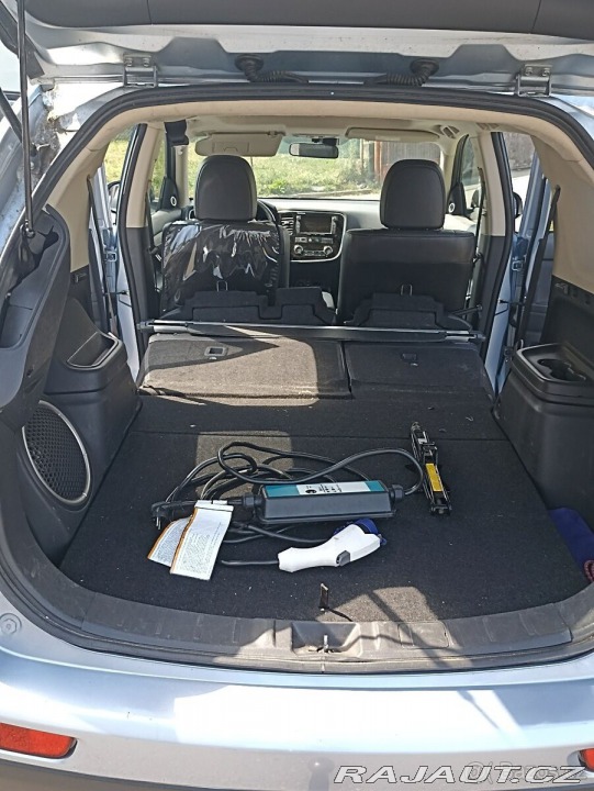 Mitsubishi Outlander 2,0 PHEV 4×4 – plug-in 2014