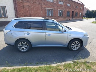 Mitsubishi Outlander 2,0   PHEV 4×4 – plug-in 2014