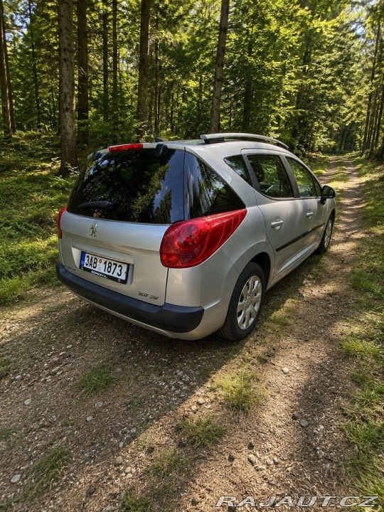 Peugeot 207 1,4 panorama – pouze 10 2009