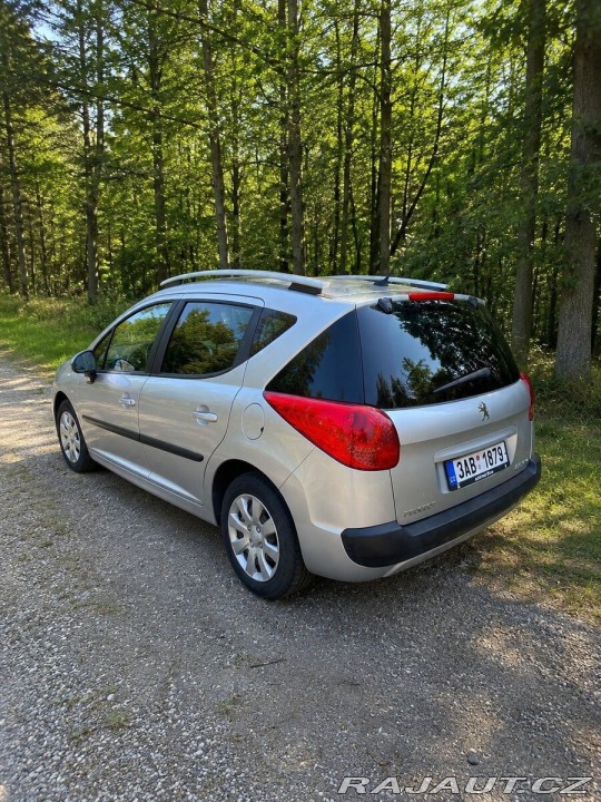Peugeot 207 1,4 panorama – pouze 10 2009