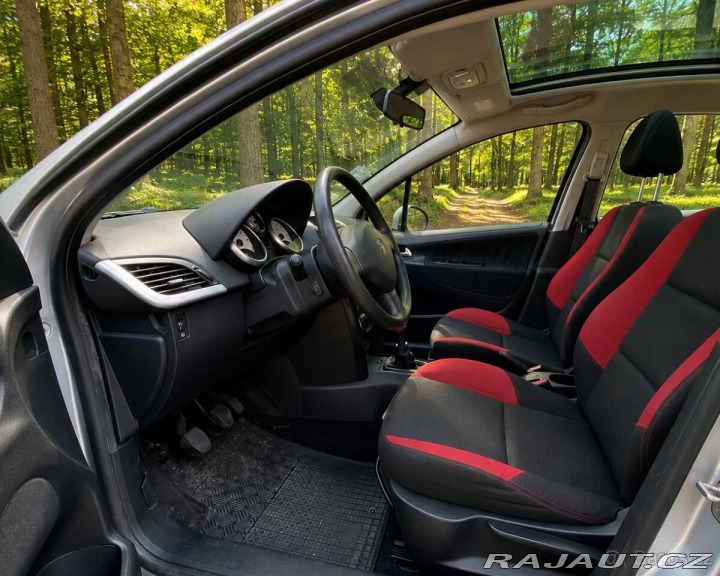 Peugeot 207 1,4 panorama – pouze 10 2009