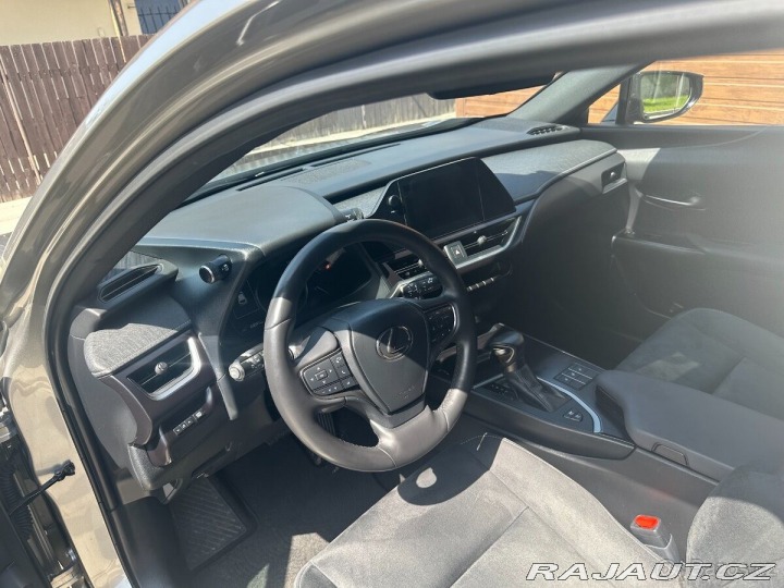 Lexus Ostatní modely UX 250h 2,0 hybrid .E-CVT 2024