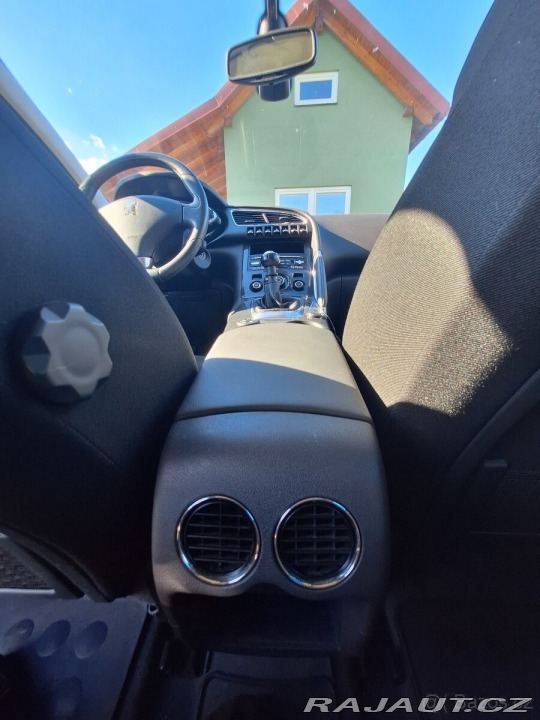 Peugeot 3008 1,6 M0VG - servisováno 1800