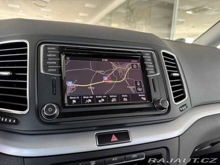 Volkswagen Sharan 2,0TDI 110kW*DSG*Tažné*DP 2017