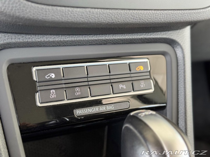 Volkswagen Sharan 2,0TDI 110kW*DSG*Tažné*DP 2017