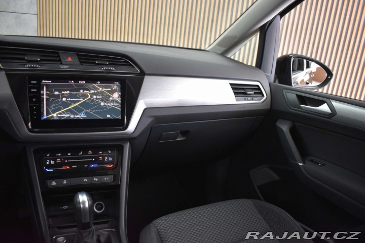 Volkswagen Touran 2.0TDI DSG*TAŽNÉ*7.MÍST*Č 2024