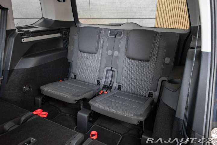 Volkswagen Touran 2.0TDI DSG*TAŽNÉ*7.MÍST*Č 2024