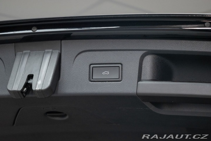 Volkswagen Touran 2.0TDI DSG*TAŽNÉ*7.MÍST*Č 2024