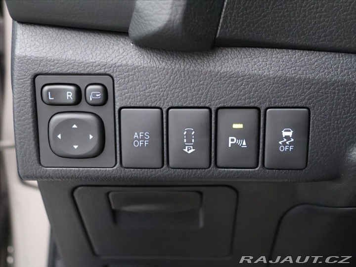 Toyota Auris 1,6 97kW CZ Style Valvema 2013