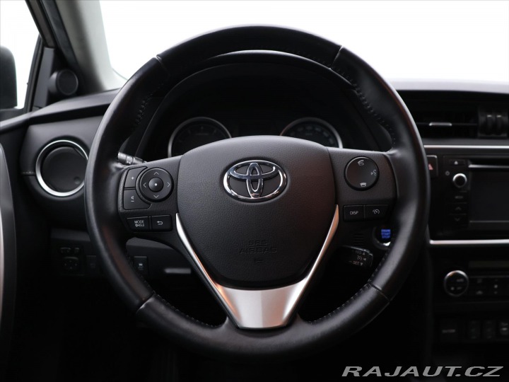 Toyota Auris 1,6 97kW CZ Style Valvema 2013