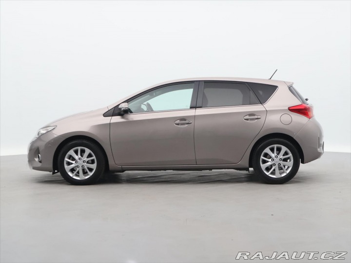 Toyota Auris 1,6 97kW CZ Style Valvema 2013