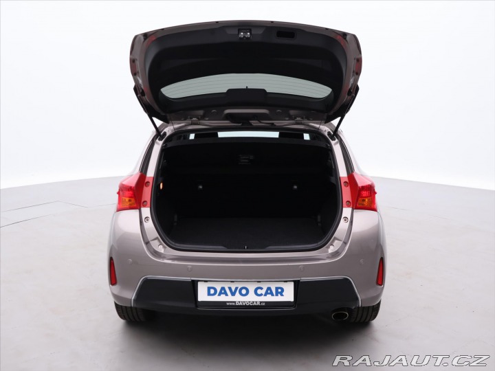 Toyota Auris 1,6 97kW CZ Style Valvema 2013