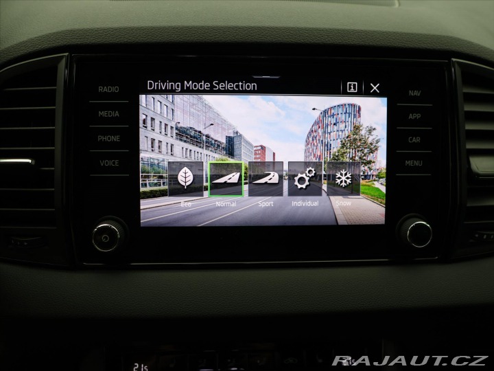 Škoda Karoq 2,0 TDI Sportline 4x4 DSG 2025