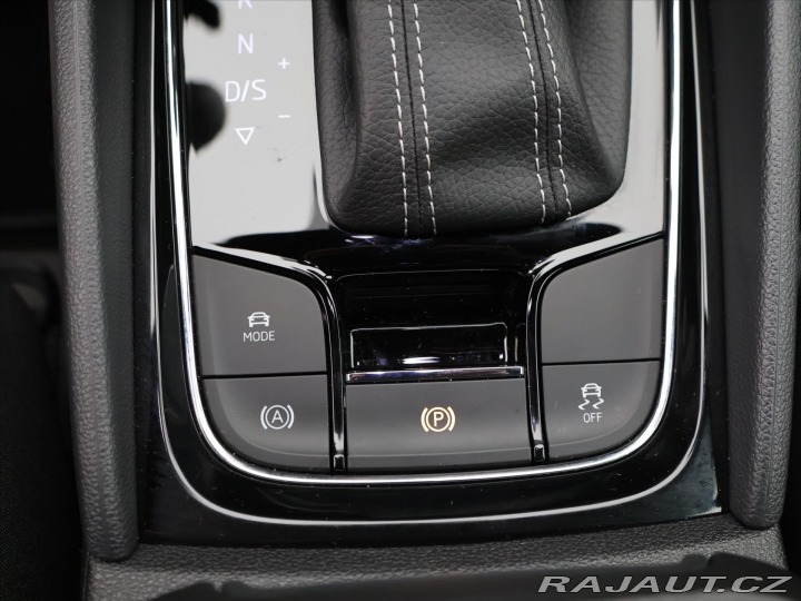 Škoda Karoq 2,0 TDI Sportline 4x4 DSG 2025