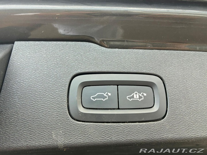 Volvo V60 2.0D,140KW,BLIS,ACC,MATRI 2020