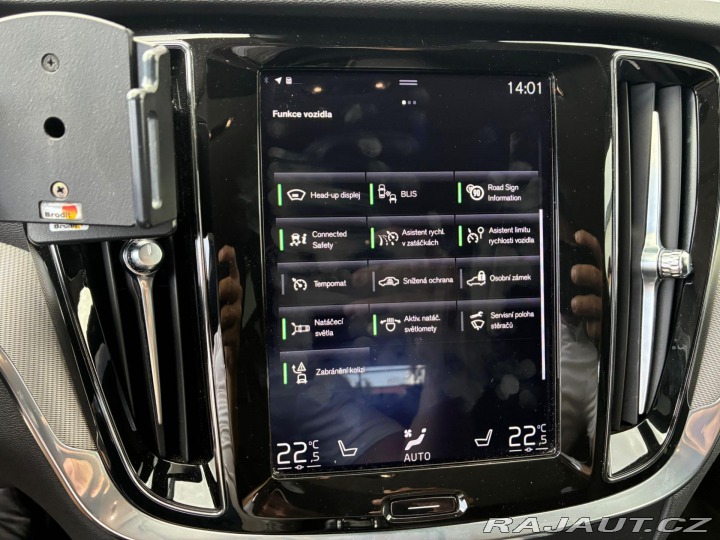 Volvo V60 2.0D,140KW,BLIS,ACC,MATRI 2020