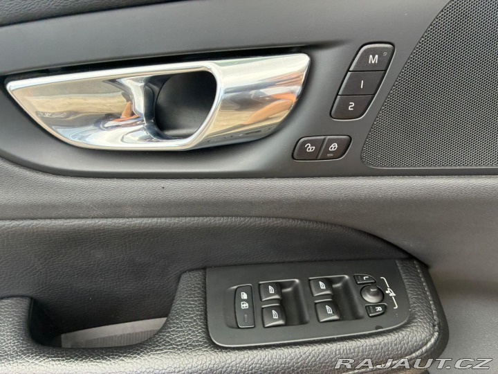 Volvo V60 2.0D,140KW,BLIS,ACC,MATRI 2020