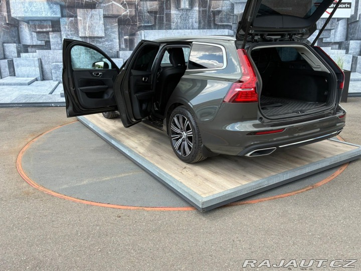 Volvo V60 2.0D,140KW,BLIS,ACC,MATRI 2020