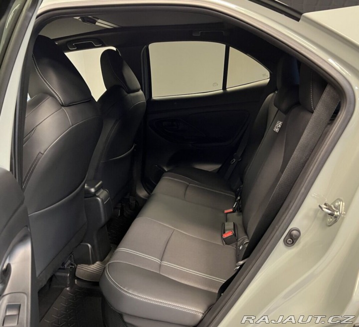 Toyota Yaris Cross 1,5 Hybrid AT AWD Premier 2025