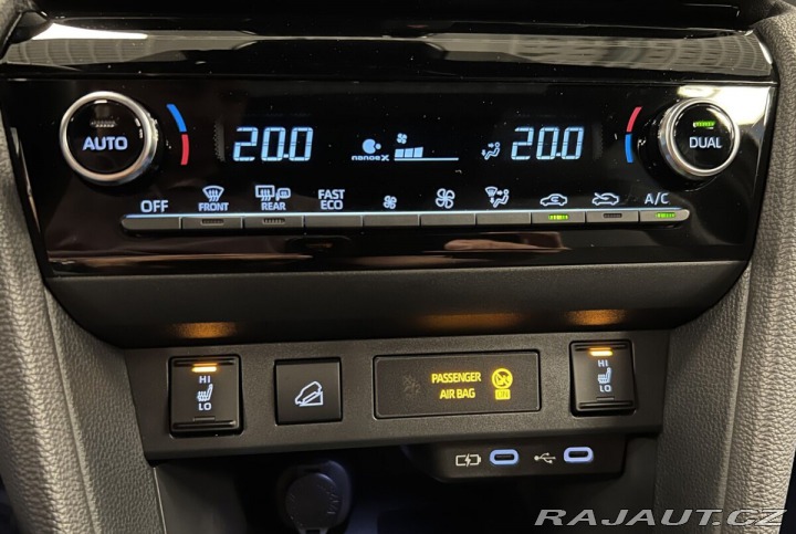 Toyota Yaris Cross 1,5 Hybrid AT AWD Premier 2025