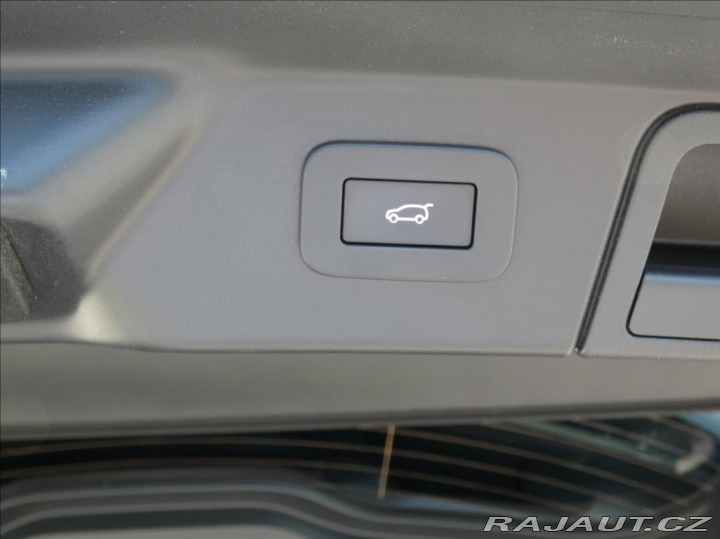 Land Rover Range Rover Velar 3,0 D300 Dynam HSE,1maj,Č 2024