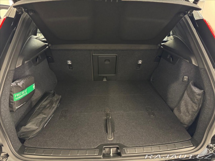 Volvo XC40 2,0 XC40 B3 Plus Dark 835 2026