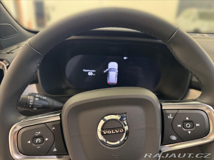 Volvo XC40 2,0 XC40 B3 Plus Dark 835 2026