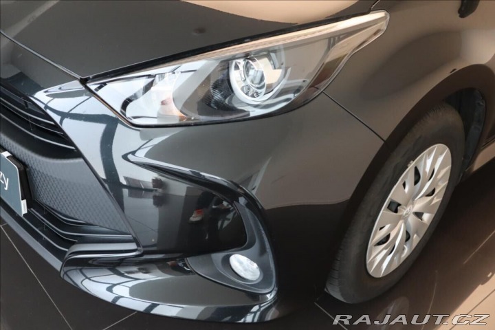 Toyota Yaris 1,5 HYBRID 2022