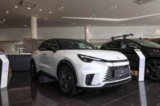 Lexus  LBX 1.5L HEV EMOTION TECH