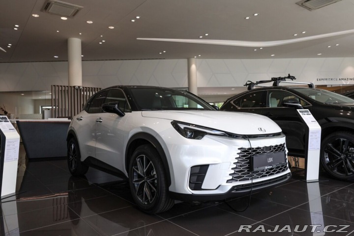 Lexus Ostatní modely LBX 1.5L HEV EMOTION TECH 1800