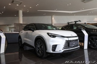 Lexus Ostatní modely LBX 1.5L HEV EMOTION TECH 1800
