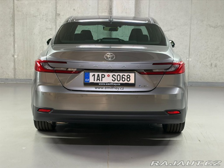 Toyota Camry 2.5,HEV, Executive 2026