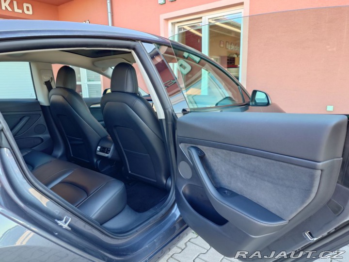 Tesla Model 3 Standard plus RWD 239 kW 2021