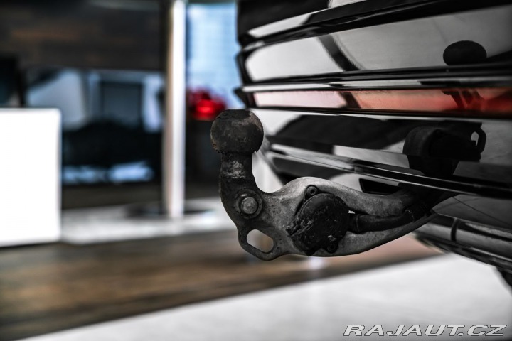 Volkswagen Touareg 210kW Rline Vzduch Masáže 2020