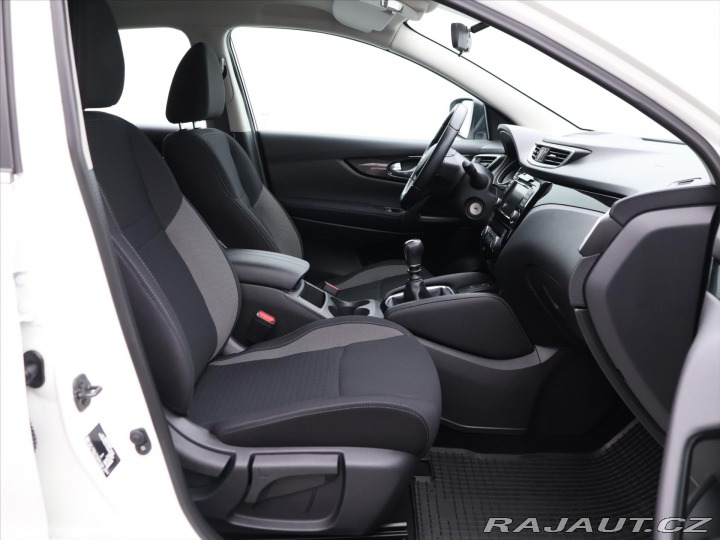 Nissan Qashqai 1,3 DiG-T Acenta CZ 1.Maj 2021