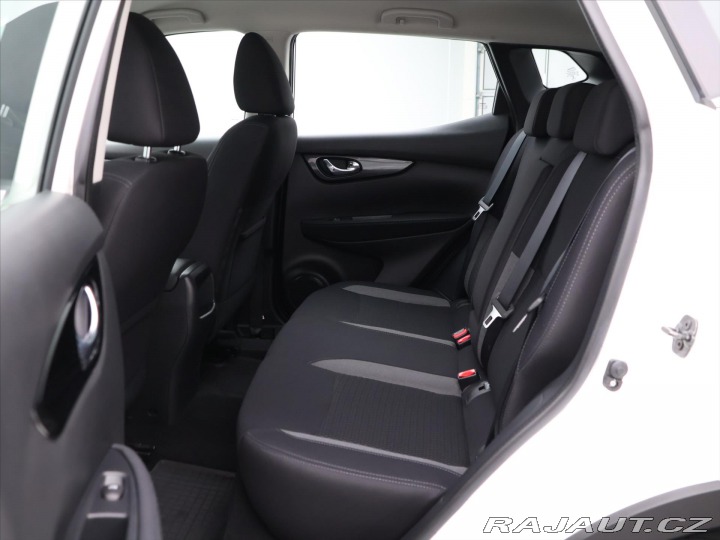 Nissan Qashqai 1,3 DiG-T Acenta CZ 1.Maj 2021