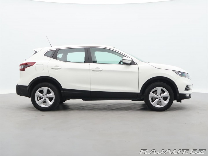 Nissan Qashqai 1,3 DiG-T Acenta CZ 1.Maj 2021