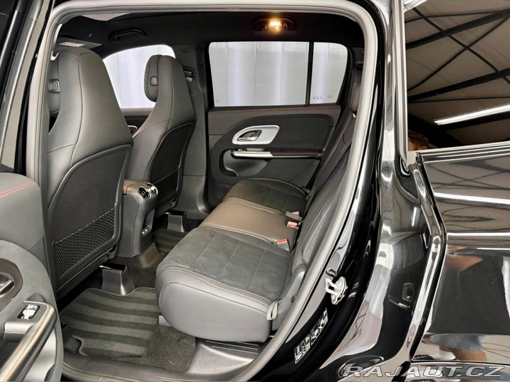 Mercedes-Benz GLB 8G-eDCT 4MATIC AMG, PANOR 2026